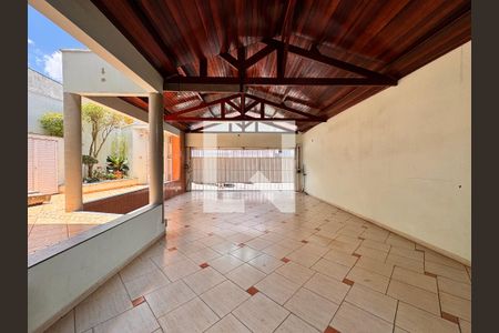 Casa à venda com 539m², 4 quartos e 5 vagas Casa à venda com 539m², 4 quartos e 5 vagasGaragem