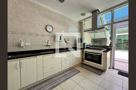 Casa à venda com 539m², 4 quartos e 5 vagas Casa à venda com 539m², 4 quartos e 5 vagasCozinha salão de festas
