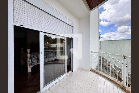 Casa à venda com 539m², 4 quartos e 5 vagas Casa à venda com 539m², 4 quartos e 5 vagasSacada