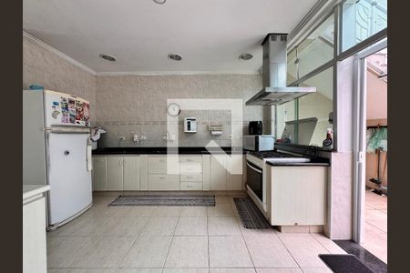 Casa à venda com 539m², 4 quartos e 5 vagas Casa à venda com 539m², 4 quartos e 5 vagasCozinha salão de festas