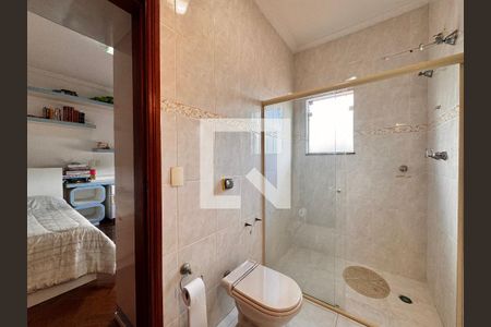 Casa à venda com 539m², 4 quartos e 5 vagas Casa à venda com 539m², 4 quartos e 5 vagasBanheiro suíte 1