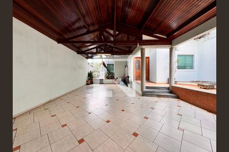 Casa à venda com 539m², 4 quartos e 5 vagas Casa à venda com 539m², 4 quartos e 5 vagasGaragem