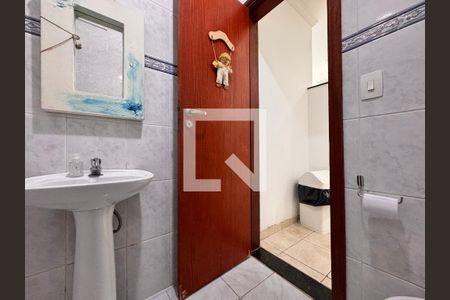 Casa à venda com 539m², 4 quartos e 5 vagas Casa à venda com 539m², 4 quartos e 5 vagasBanheiro salão de festas 1