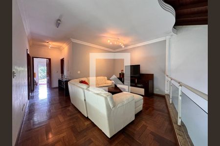 Casa à venda com 539m², 4 quartos e 5 vagas Casa à venda com 539m², 4 quartos e 5 vagasSala de TV