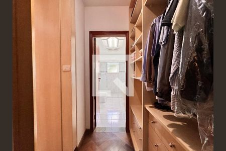 Casa à venda com 539m², 4 quartos e 5 vagas Casa à venda com 539m², 4 quartos e 5 vagasCloset suíte master