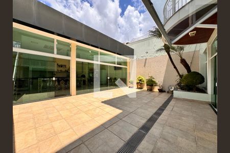 Casa à venda com 539m², 4 quartos e 5 vagas Casa à venda com 539m², 4 quartos e 5 vagasQuintal