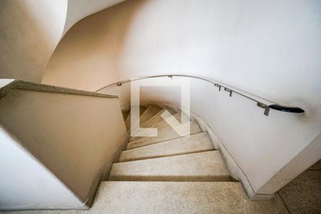 Apartamento à venda com 89m², 1 quarto e sem vaga Apartamento à venda com 89m², 1 quarto e sem vagaEscada