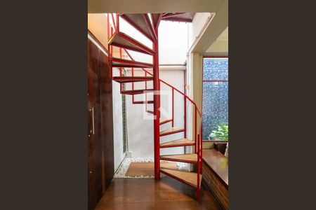 Casa à venda com 224m², 3 quartos e 4 vagasEscada