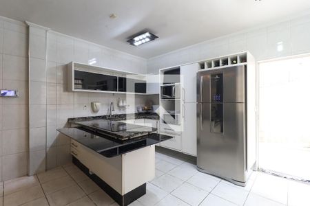 Casa à venda com 450m², 4 quartos e 4 vagas Casa à venda com 450m², 4 quartos e 4 vagasCozinha