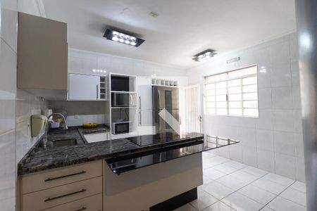 Casa à venda com 450m², 4 quartos e 4 vagas Casa à venda com 450m², 4 quartos e 4 vagasCozinha