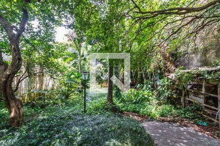 Casa à venda com 421m², 4 quartos e 5 vagas Casa à venda com 421m², 4 quartos e 5 vagasQuintal