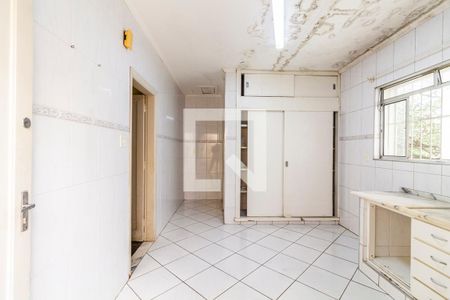 Casa à venda com 421m², 4 quartos e 5 vagas Casa à venda com 421m², 4 quartos e 5 vagasCozinha