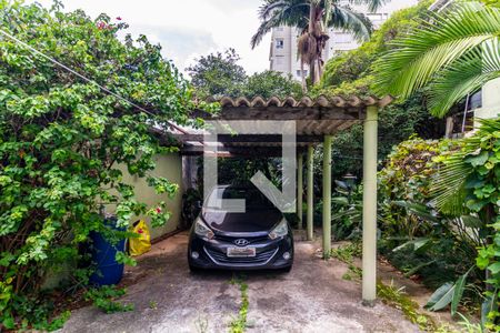 Casa à venda com 421m², 4 quartos e 5 vagas Casa à venda com 421m², 4 quartos e 5 vagasGaragem