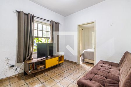 Casa à venda com 421m², 4 quartos e 5 vagas Casa à venda com 421m², 4 quartos e 5 vagasCasa dos fundos - Sala
