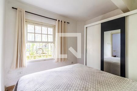 Casa à venda com 421m², 4 quartos e 5 vagas Casa à venda com 421m², 4 quartos e 5 vagasCasa dos fundos - Quarto