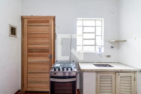 Casa à venda com 421m², 4 quartos e 5 vagas Casa à venda com 421m², 4 quartos e 5 vagasCasa dos fundos - Cozinha