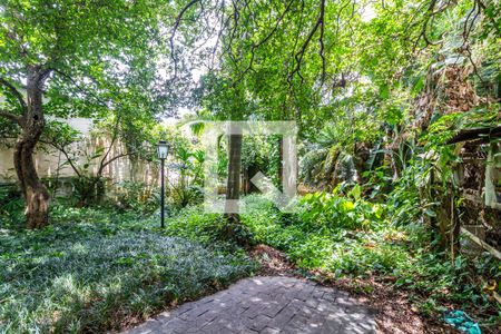 Casa à venda com 421m², 4 quartos e 5 vagas Casa à venda com 421m², 4 quartos e 5 vagasQuintal