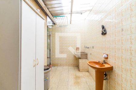 Casa à venda com 421m², 4 quartos e 5 vagas Casa à venda com 421m², 4 quartos e 5 vagasÁrea de Serviço