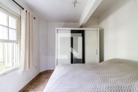 Casa à venda com 421m², 4 quartos e 5 vagas Casa à venda com 421m², 4 quartos e 5 vagasCasa dos fundos - Quarto