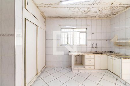 Casa à venda com 421m², 4 quartos e 5 vagas Casa à venda com 421m², 4 quartos e 5 vagasCozinha