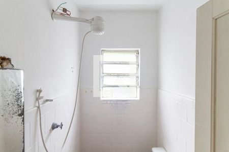 Casa à venda com 421m², 4 quartos e 5 vagas Casa à venda com 421m², 4 quartos e 5 vagasCasa dos fundos - Banheiro