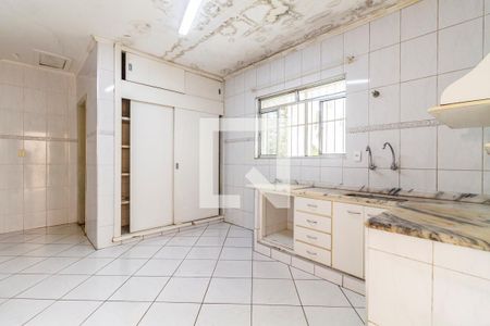 Casa à venda com 421m², 4 quartos e 5 vagas Casa à venda com 421m², 4 quartos e 5 vagasCozinha