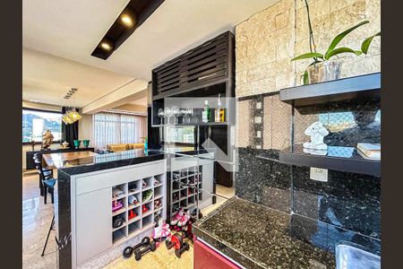 Apartamento à venda com 341m², 5 quartos e 6 vagas Apartamento à venda com 341m², 5 quartos e 6 vagasCozinha