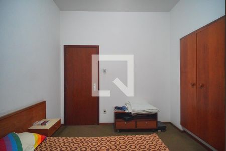 Casa à venda com 300m², 4 quartos e 3 vagas Casa à venda com 300m², 4 quartos e 3 vagasQuarto 2