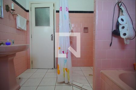 Casa à venda com 300m², 4 quartos e 3 vagas Casa à venda com 300m², 4 quartos e 3 vagasBanheiro