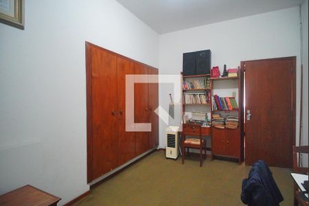 Casa à venda com 300m², 4 quartos e 3 vagas Casa à venda com 300m², 4 quartos e 3 vagasQuarto 1