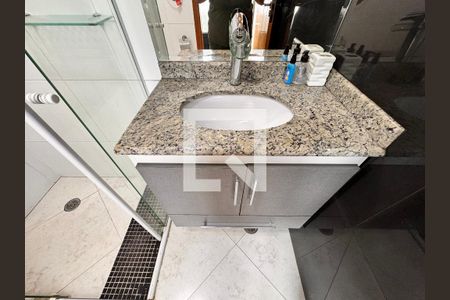 Apartamento à venda com 140m², 2 quartos e 2 vagas Apartamento à venda com 140m², 2 quartos e 2 vagasBanheiro da suíte