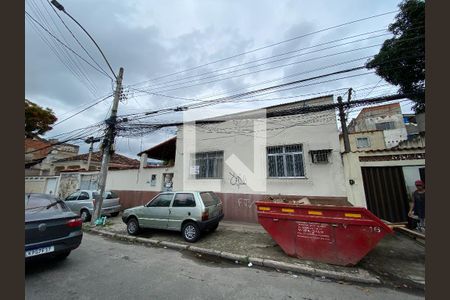 Casa à venda com 140m², 3 quartos e 5 vagas Casa à venda com 140m², 3 quartos e 5 vagasFachada