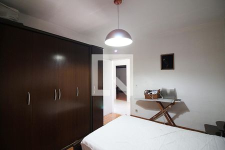 Casa à venda com 336m², 6 quartos e 5 vagasQuarto 2