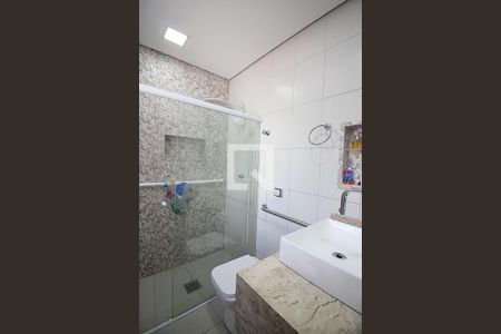 Casa à venda com 336m², 6 quartos e 5 vagasBanheiro Social