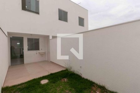 Casa à venda com 130m², 2 quartos e 2 vagas Casa à venda com 130m², 2 quartos e 2 vagasÁrea Externa