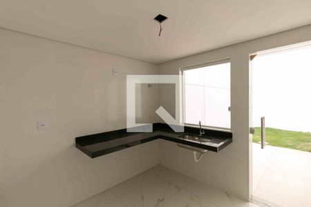 Casa à venda com 130m², 2 quartos e 2 vagas Casa à venda com 130m², 2 quartos e 2 vagasCozinha