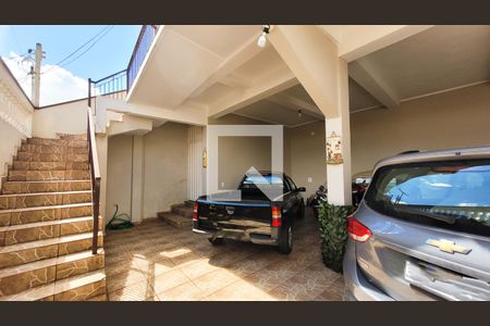 Casa à venda com 220m², 3 quartos e 4 vagas Casa à venda com 220m², 3 quartos e 4 vagasGaragem