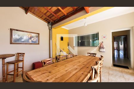 Casa à venda com 220m², 3 quartos e 4 vagas Casa à venda com 220m², 3 quartos e 4 vagasEspaço Gourmet