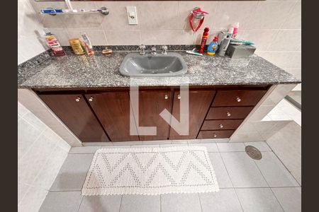 Casa à venda com 219m², 4 quartos e 4 vagasBanheiro suíte 