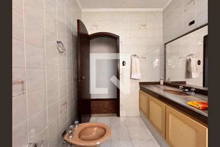 Casa à venda com 219m², 4 quartos e 4 vagasBanheiro 2