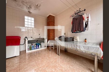 Casa à venda com 219m², 4 quartos e 4 vagasLavanderia