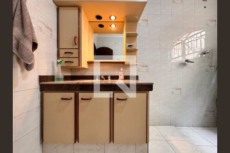 Casa à venda com 219m², 4 quartos e 4 vagasBanheiro