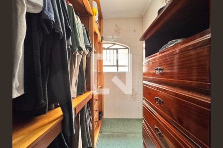 Casa à venda com 219m², 4 quartos e 4 vagasCloset da suíte