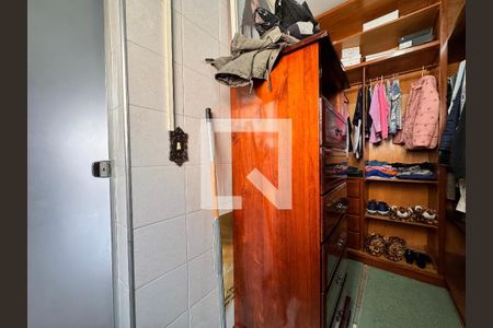 Casa à venda com 219m², 4 quartos e 4 vagasCloset da suíte