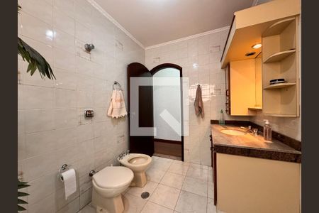 Casa à venda com 219m², 4 quartos e 4 vagasBanheiro