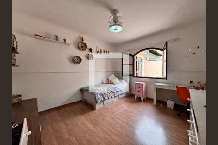 Casa à venda com 219m², 4 quartos e 4 vagasQuarto 2