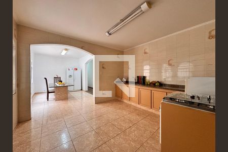 Casa à venda com 219m², 4 quartos e 4 vagasCozinha 