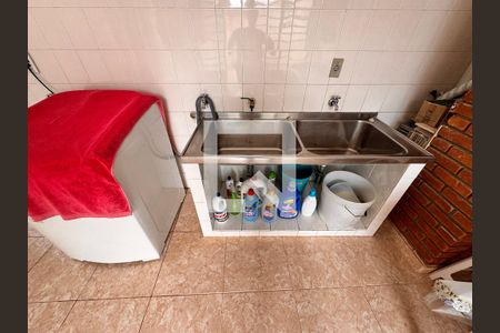 Casa à venda com 219m², 4 quartos e 4 vagasLavanderia