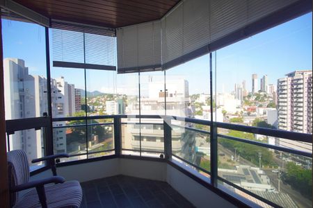 Apartamento à venda com 384m², 4 quartos e 2 vagas Apartamento à venda com 384m², 4 quartos e 2 vagasvaranda da Suíte