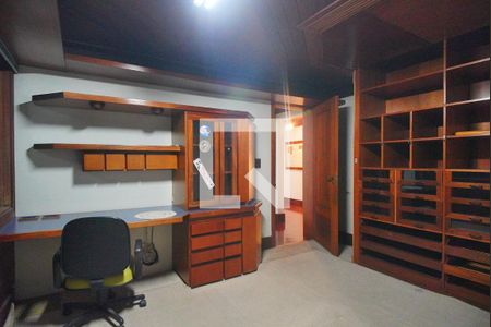 Apartamento à venda com 384m², 4 quartos e 2 vagas Apartamento à venda com 384m², 4 quartos e 2 vagasQuarto 2